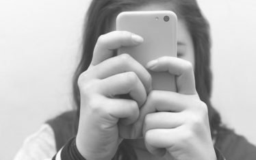 Sempre più connessi e isolati: le rivelazioni di una ricerca della Pennsylvania University Sempre più connessi e isolati | Milano Psicologo
